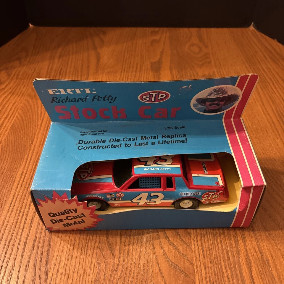 Richard Petty STP ERTL Stock Car Die Cast Metal 1/25 Scale Vintage - Image 2 of 4