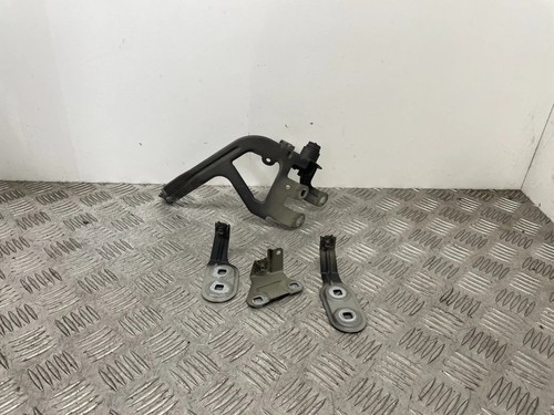 BMW 5 F10 Kotflügelhalter vorne links 3.00 Diesel 220kw 2011 21621508