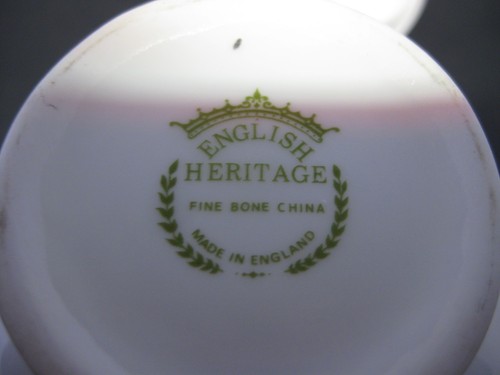 Vintage English Heritage Fine Bone China Lidded Sugar Bowl - Picture 6 of 6