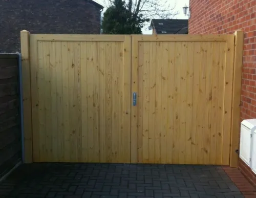 solid wood timber driveway gate! made to measure! bespoke!  image 2