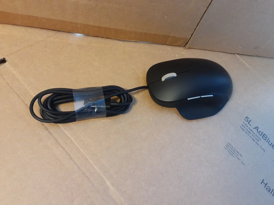 Microsoft Ergonomic Mouse Wired - Black Connectivity: Wired 1000 DPI RJG-00002 - Image 3 of 4