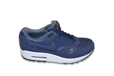 navy mens nike trainers