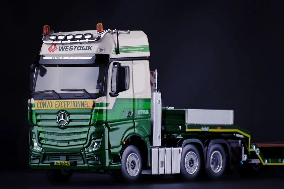 IMC Models 32-0131 Mercedes Actros 6x4 Nooteboom Low Loader Westdijk 1:50 - Image 3 of 4