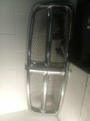 Grille DODGE PICKUP 1500 02 03 04 05 See Pics for Imperfections