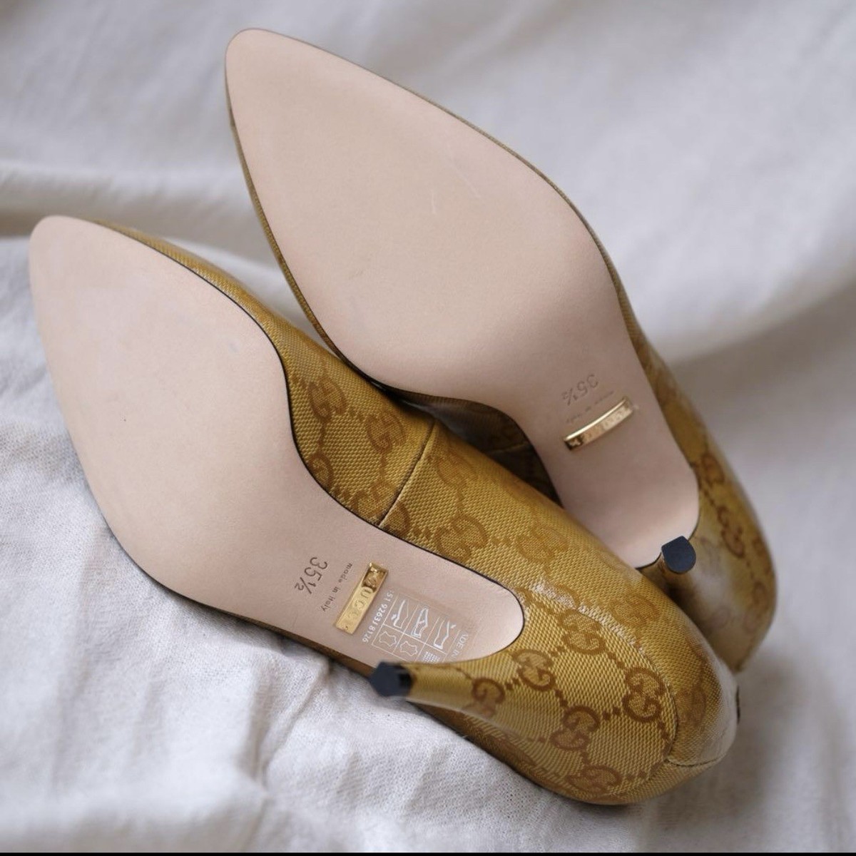 New Gucci x adidas GG Crystal Heel Pumps 35.5 Mustard Leather Rare