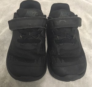 infant boys black trainers