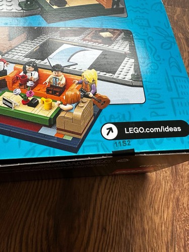 LEGO 21319 Ideas Central Perk Building Kit FRIENDS (1,070 Pieces) Playset - Picture 6 of 6