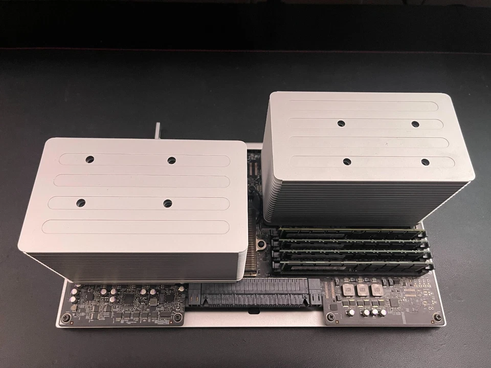 2009 Mac Pro 4,1 - 5,1 CPU Tray with 12-Core 3.06GHz Xeon and 40GB RAM - Image 2 of 4