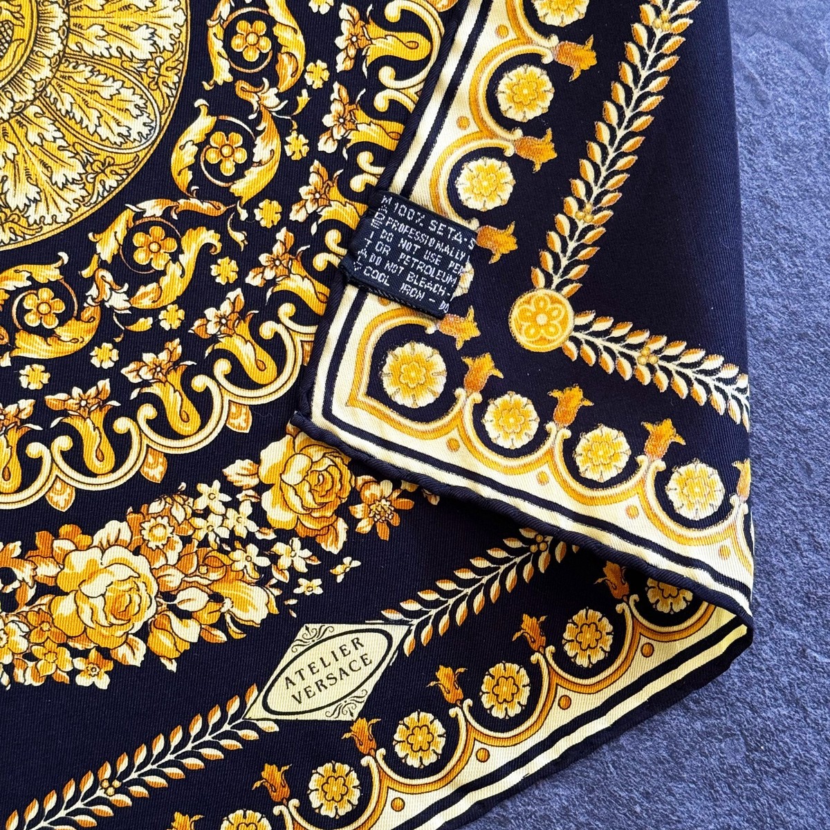 GIANNI VERSACE 傘 バロック柄 コテツ様専用/ヴェルサーチ 折り畳み傘 バロック柄 - メルカリ