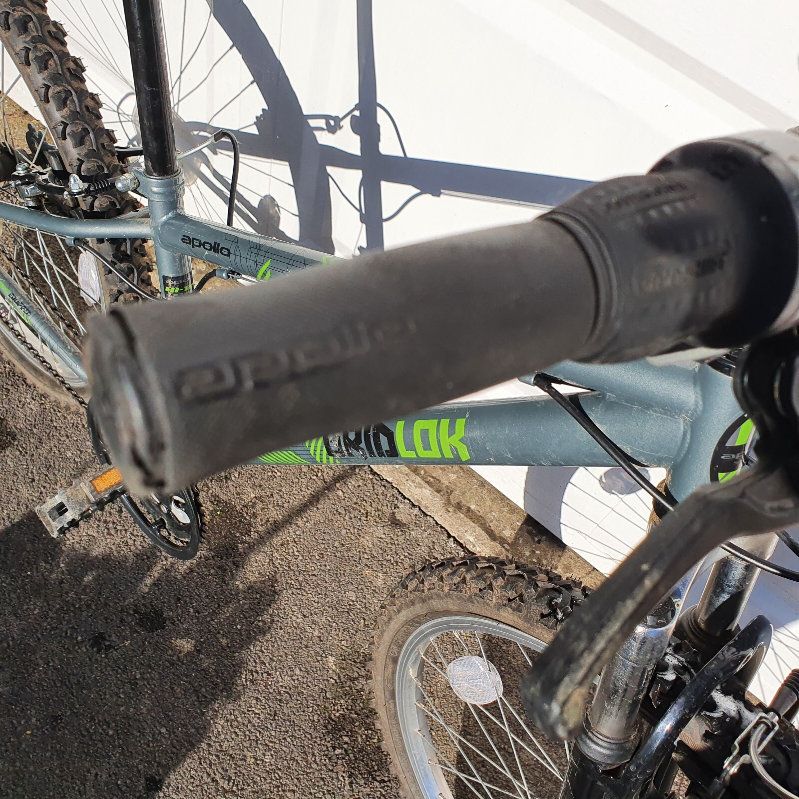 apollo gridlok junior mountain bike