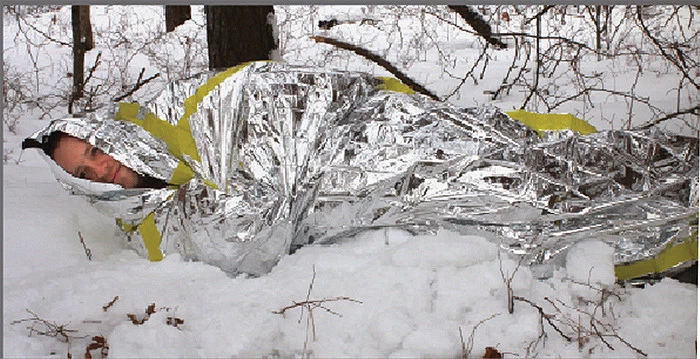 Saco de dormir de emergencia de supervivencia Polarshield | Paquete de 2 mantas reflectantes plateadas Foto 2 de 2