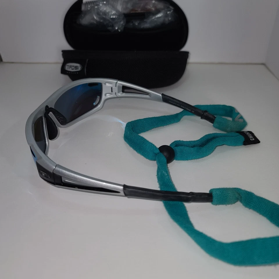 Tifosi Dolomite 2.0 Sport Sunglasses Set w/ 2 Lens Sets Strap & Case Blue Mirror - Image 4 of 4