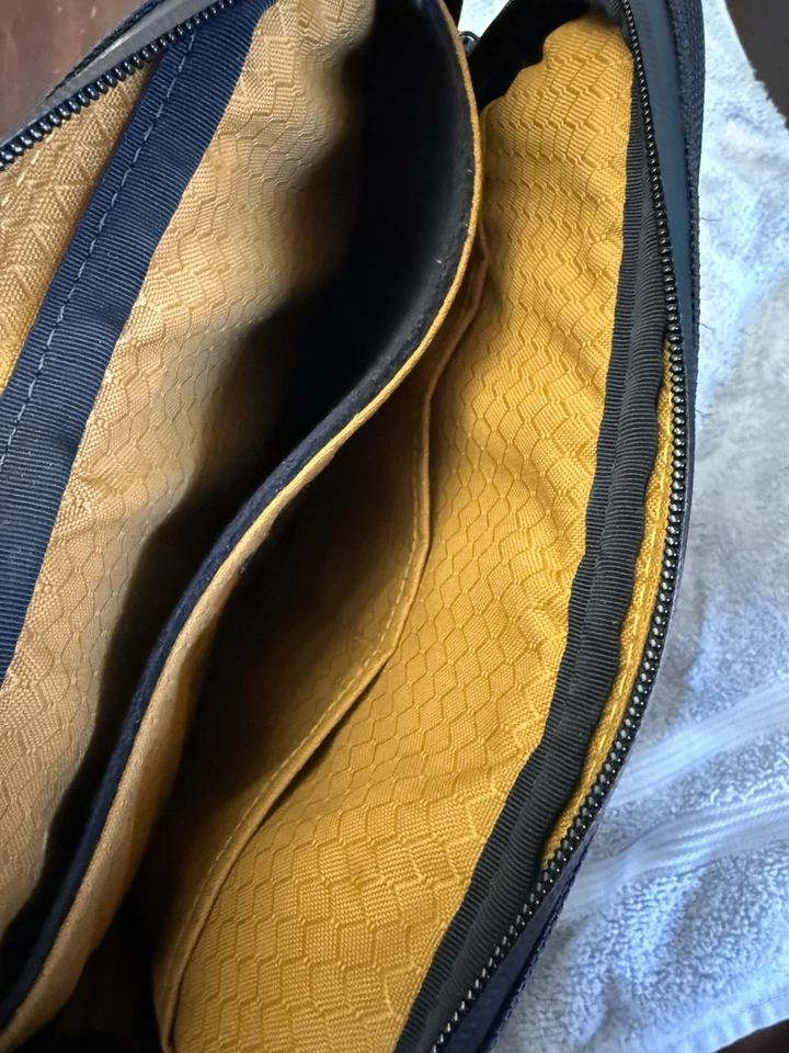 WaterField Designs Essential Crossbody Bag - Image 3 of 4