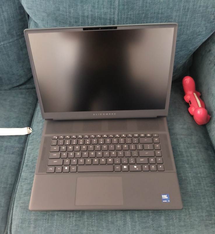 Alienware 16 Area-51 Gaming Laptop Ultra 9 RTX 5090 64GB 2TB SSD W11P