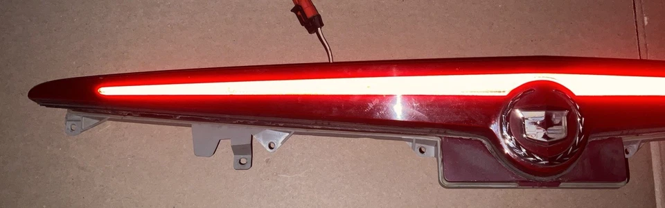 ✅ 2003-2007 CADILLAC CTS TERCERA LUZ DE FRENO LÁMPARA DE FRENO OEM Foto 2 de 4