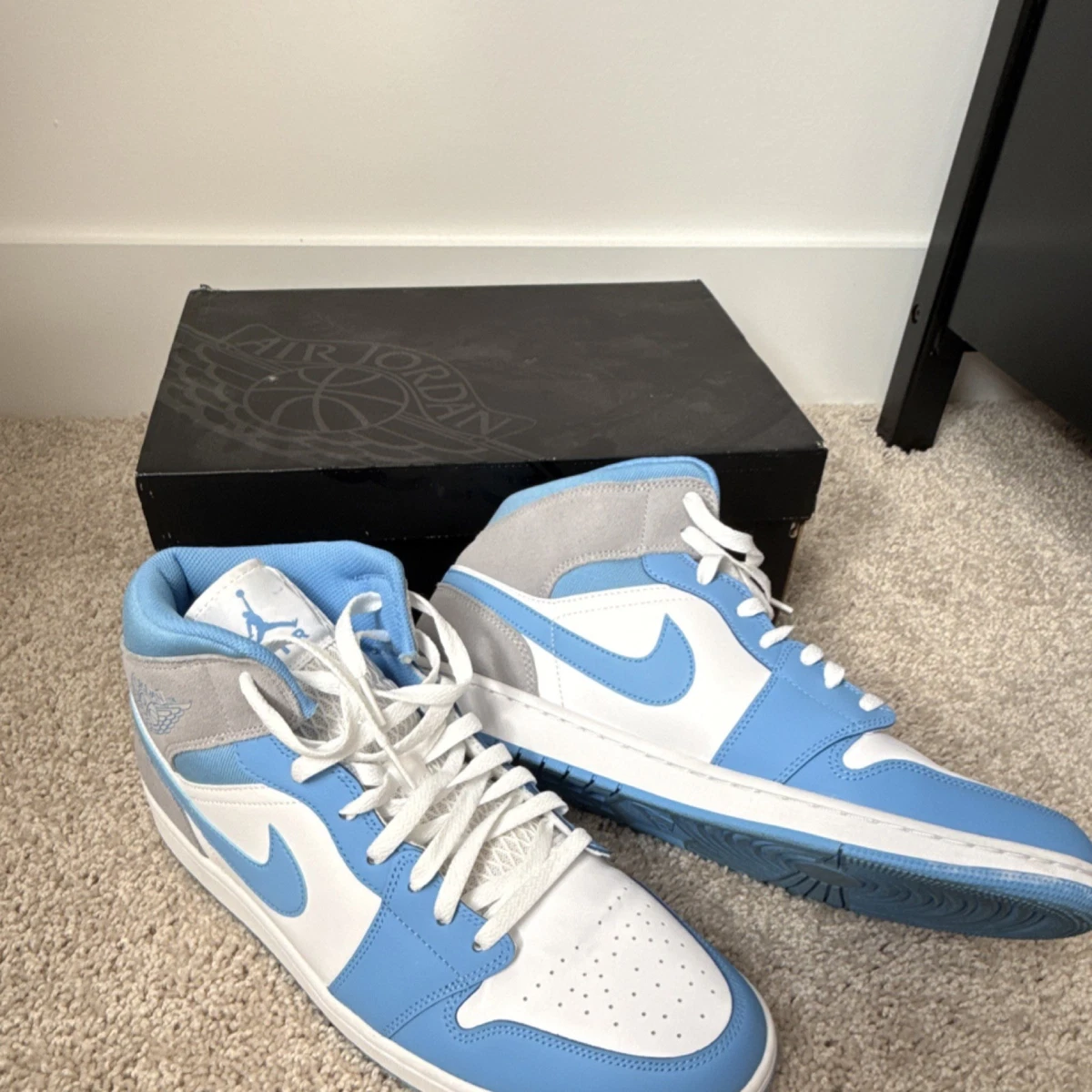 Preços baixos em Jordan 1 SE Mid University Blue | eBay