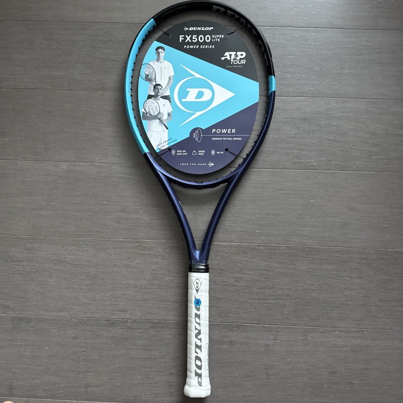 Dunlop FX500 Super lite 255g/9oz 16X18 String Pattern 100SqIn Racquet Grip 2