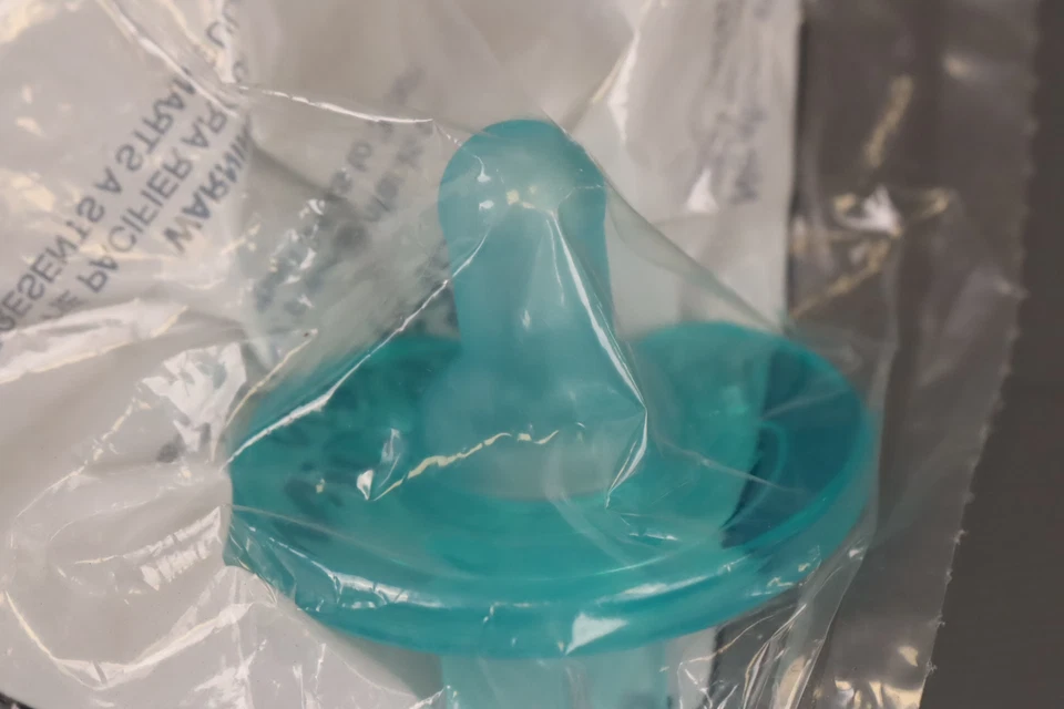 Philips  Soothie Pacifier  Green  0-3 Months Natural Scent, Green - 6 Pack - Image 2 of 4