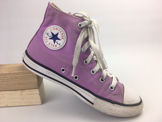 light purple chuck taylors