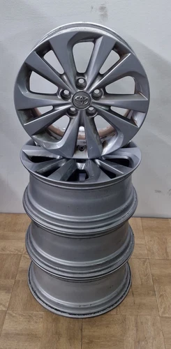 4x Orig. Alufelgen 17 ZOLL Toyota Auris Avensis Corolla 7x17 ET 50 HL4730