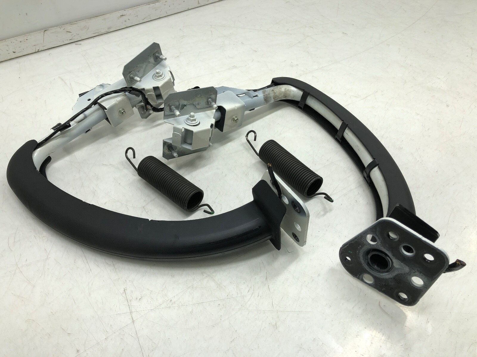 2014-2020 MASERATI QUATTROPORTE REAR TRUNK LID HINGE SET W/ COVERS X2 OEM.