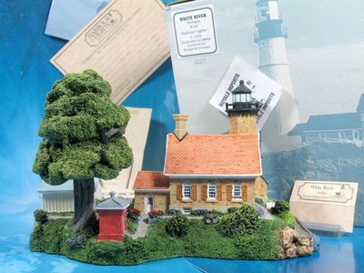 Harbour Lights White River Michigan HL226 Lighthouse Figurine In Box COA