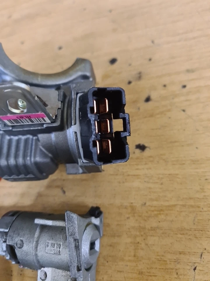 2013 HYUNDAI I40 MK1 FL IGNITION BARREL + DOOR LOCK + KEY - Image 2 of 4