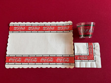 Set Tiffany anni '70, Coca-Cola, "inutilizzato": tovaglietta, tazza, tovagliolo (scarso/vintage)