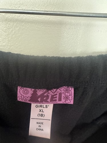 REI Co-op Girls Fleece Pants Size XL 18 Black Pull on Zippered Pockets - Picture 3 of 8