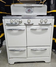 Vintage O’Keefe & Merritt 55-280-2 Range w/ Broiler, warmer, griddle & timer