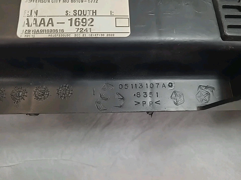 Soporte fascia trasero MOPAR 5113107AC - Se adapta a: Ram C/V 2012-2015 y otros Foto 4 de 4