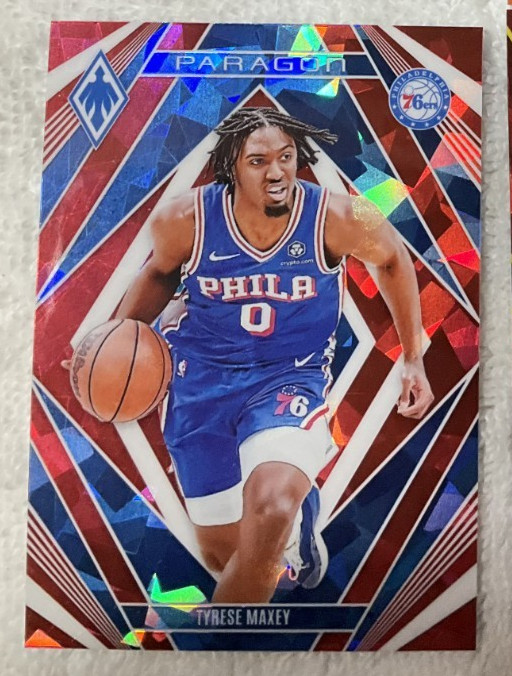 2023-24 Panini Phoenix #8 Tyrese Maxey Paragon Phoenix Red Ice PRIZM 76ERS
