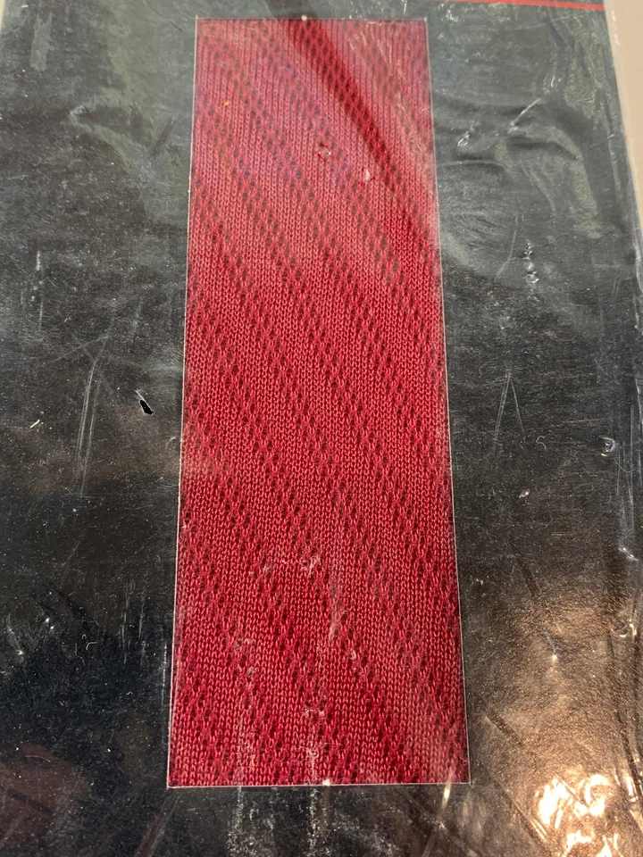 Nuevo De Colección 1983 Hot Sox Transparente Texturado Hasta la Rodilla Talla 9-11 Rojo Borgoña Nuevo de Lote Antiguo Foto 2 de 3
