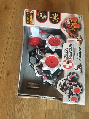 NEW BRIGHT (?)ラジコンセット New Bright RC Radio Control Zilla Avalanche Rescue Polaris RZR