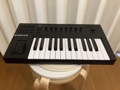 Native Instruments A Series Keyboard KOMPLETE KONTROL A25 49 key USB Bus Powere
