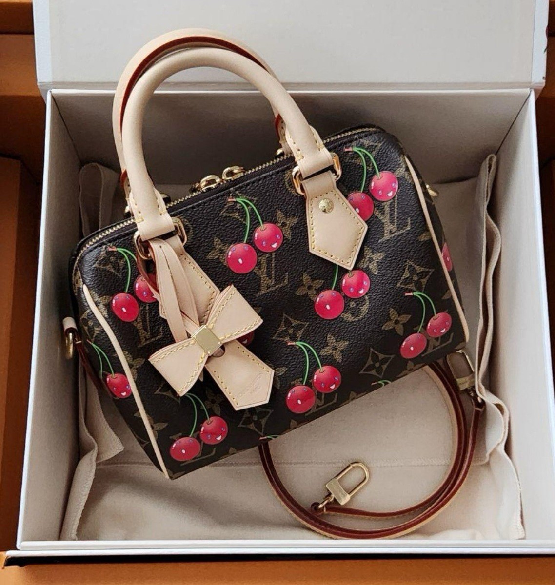 希少コラボ【LOUIS VUITTON x TM】Cherry Speedy Bandouliere 20 Louis Vuitton LV x TM Cherry Speedy Bandoulière 20 M13094– TC