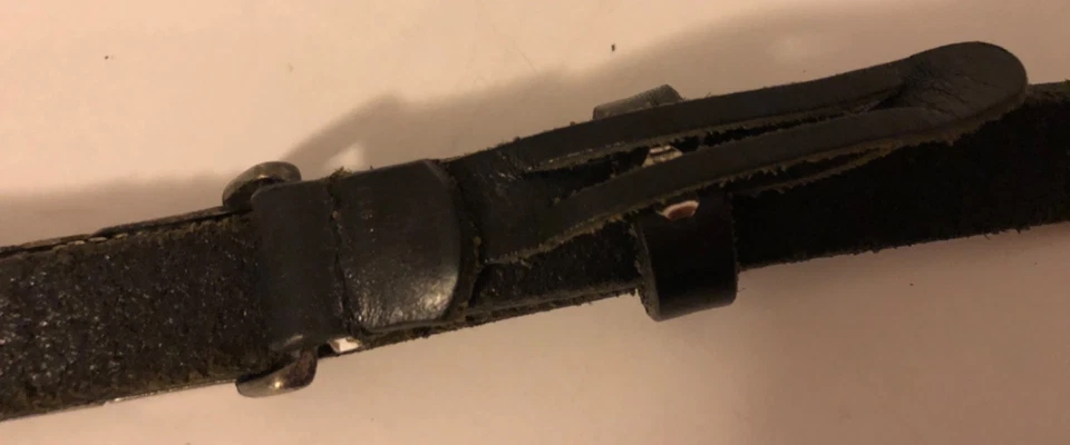 GUESS & USA 1980’s 90’s Skinny Black Leather LOGO Tile Buckle 32-36 Rare Vintage - Image 4 of 4