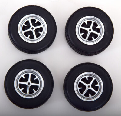 1:18 KK-Scale Ford Taunus rims and tyres set 1 1971