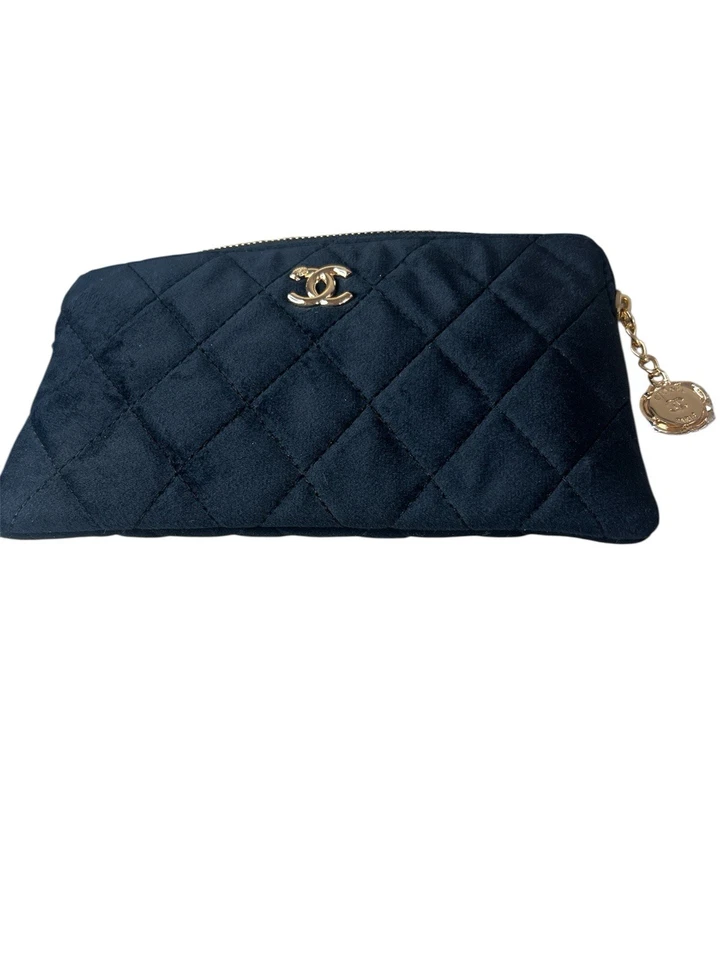 CARTERA CHANEL COMPLEMENTARIA TERCIOPELO CON HERRAJES DORADOS.GWP Foto 3 de 4