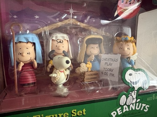 Juego de mini figuras de juego de belén de Navidad Peanuts con escenario de juego desplegable - Imagen 3 de 6