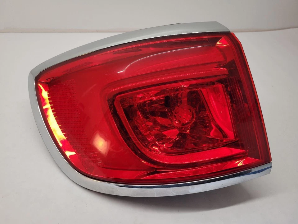 Luz trasera izquierda conductor Buick Enclave 2013-2017 cuarto de panel montado Foto 2 de 4