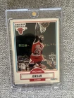 1990-91 Fleer - Michael Jordan #26 ERROR No Black Line Under Biographical
