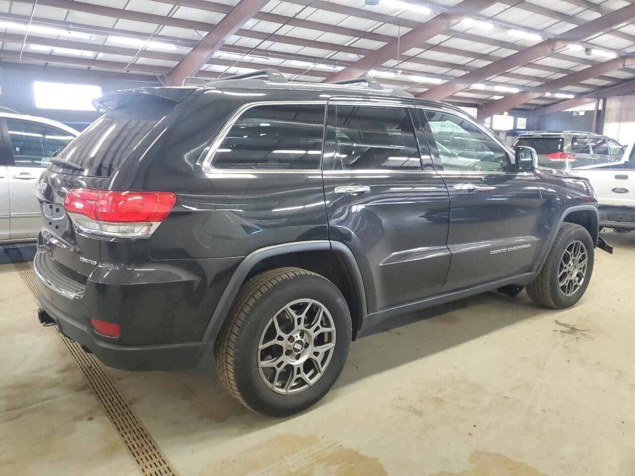 Used Deck Lid fits: 2015 Jeep Grand cherokee privacy tint glass w/rear view came