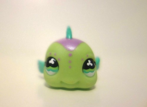 Littlest Pet Shop pez acolchado azul verde #514 ojo de trébol verde LPS  - Imagen 1 de 6