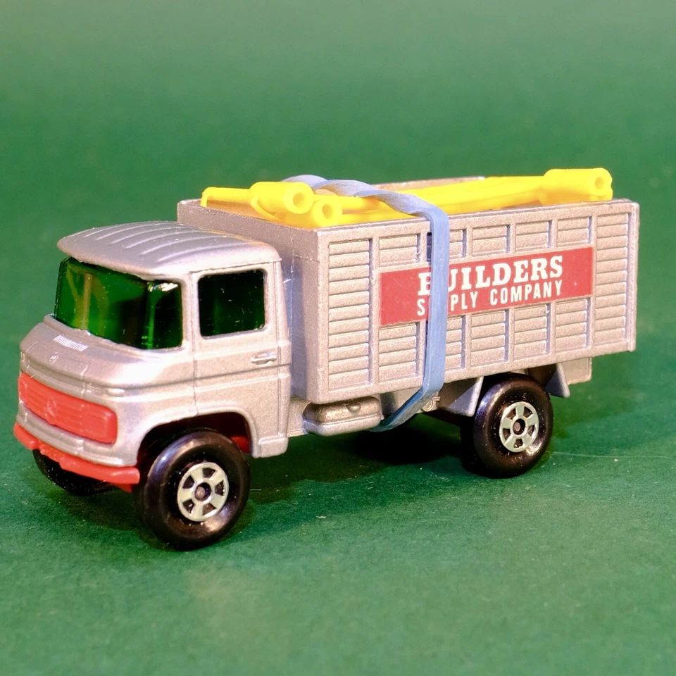 Matchbox Superfast No11 Mercedes Scaffolding Truck Boxed, Mint Condition - Image 4 of 4