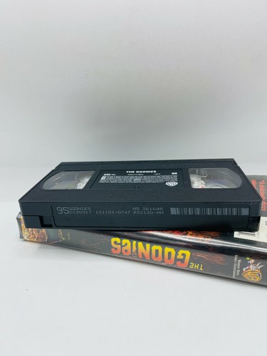 2001 The Goonies Movie VHS Clam Shell Case PG 13275 - Imagen 7 de 7
