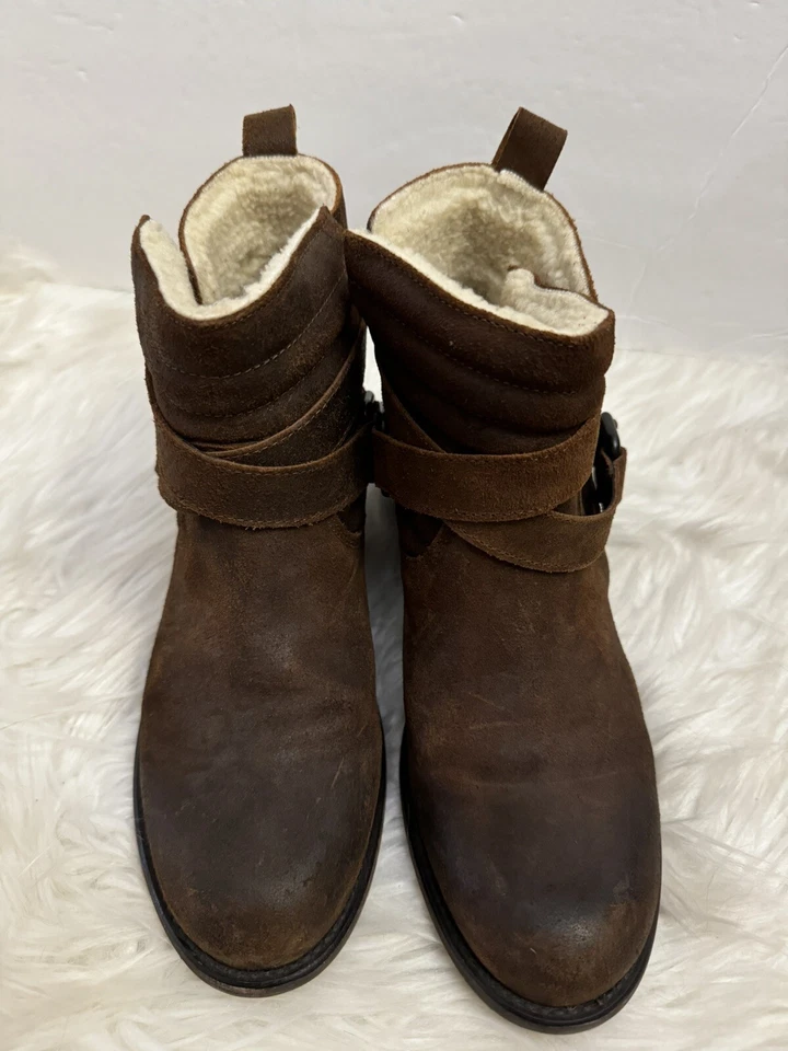 Sundance Molly Pitcher Sherpa Botines Botas Hebilla 39/8.5-9 Marrón Comodidad Foto 2 de 4