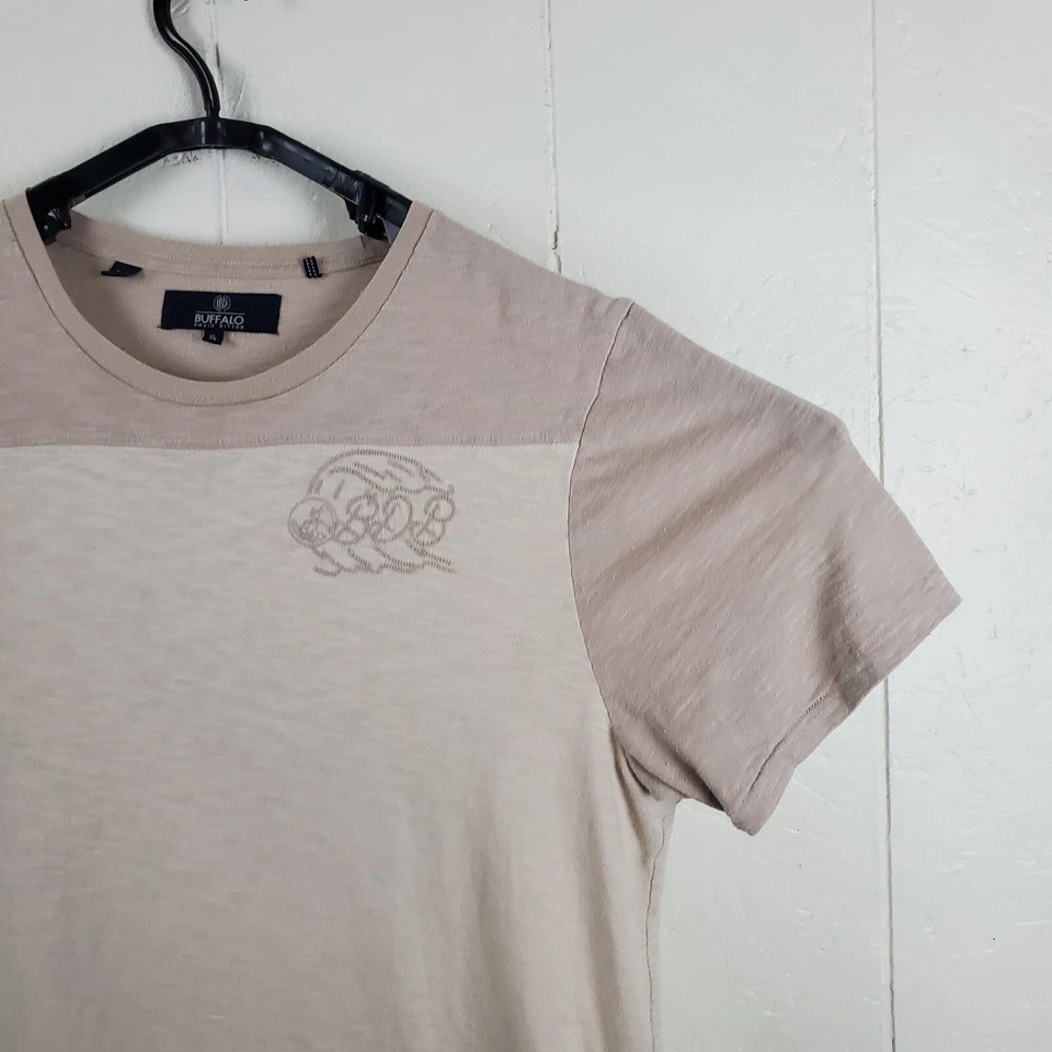 Camisa Buffalo David Bitton Para Hombre Extra Grande Beige Cuello Redondo Manga Corta Logo Foto 4 de 4