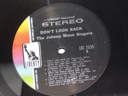 JOHNNY MANN SINGERS Don't Look Back LP VG+ Plays Well 1968 Liberty Records - Imagen 2 de 3