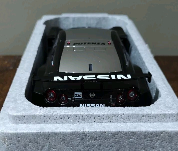 AUTOart Signature 1/18 Nissan Skyline GT-R R35 Test Car #230